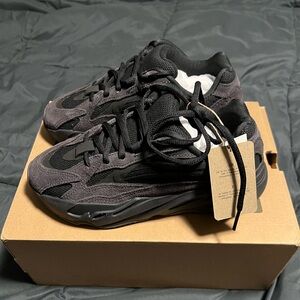 Yeezy Boost 700 v2